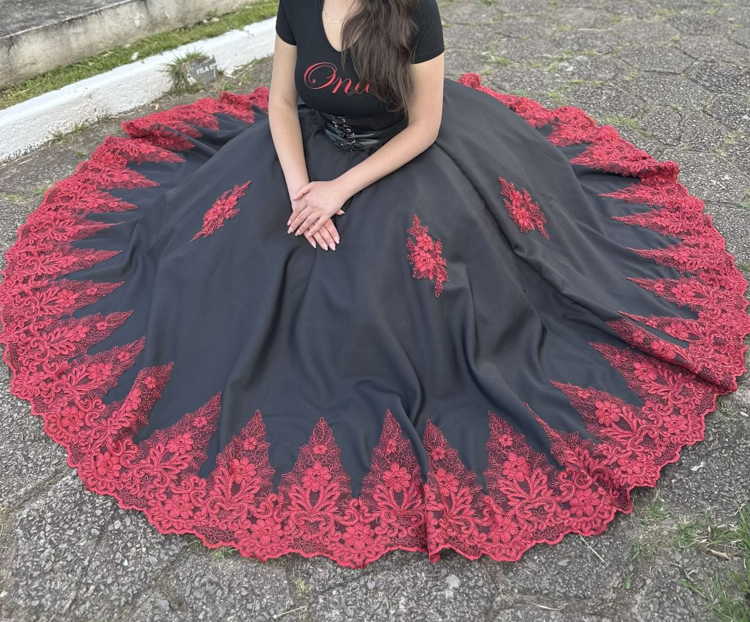 Saia de Renda Preta e Vermelha